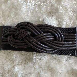 Elastic waist belt with braided front